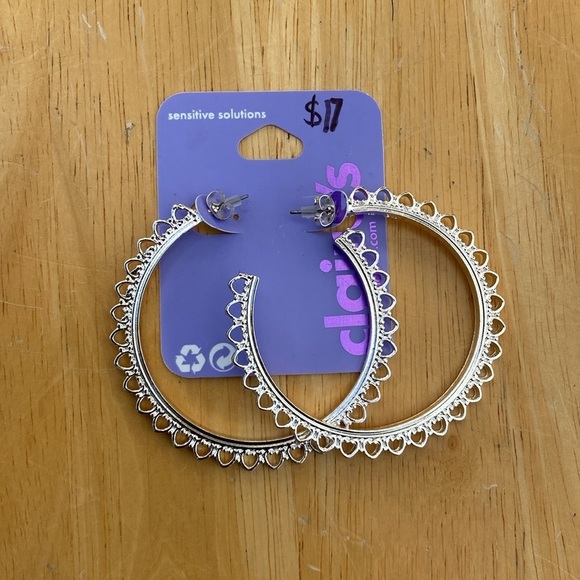 Claire’s Hoops Earring - Picture 2 of 4